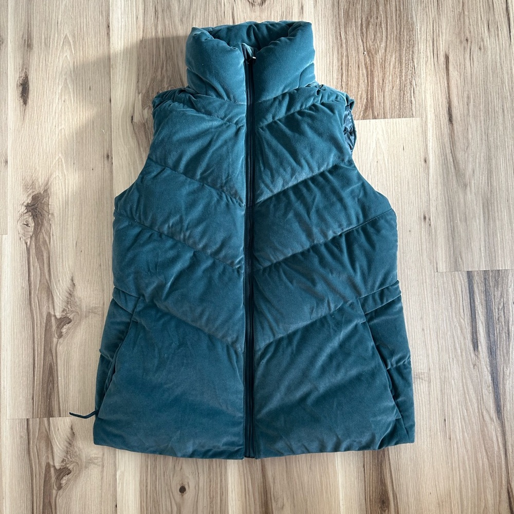 Athleta Goose Down Velvet Puffer Vest